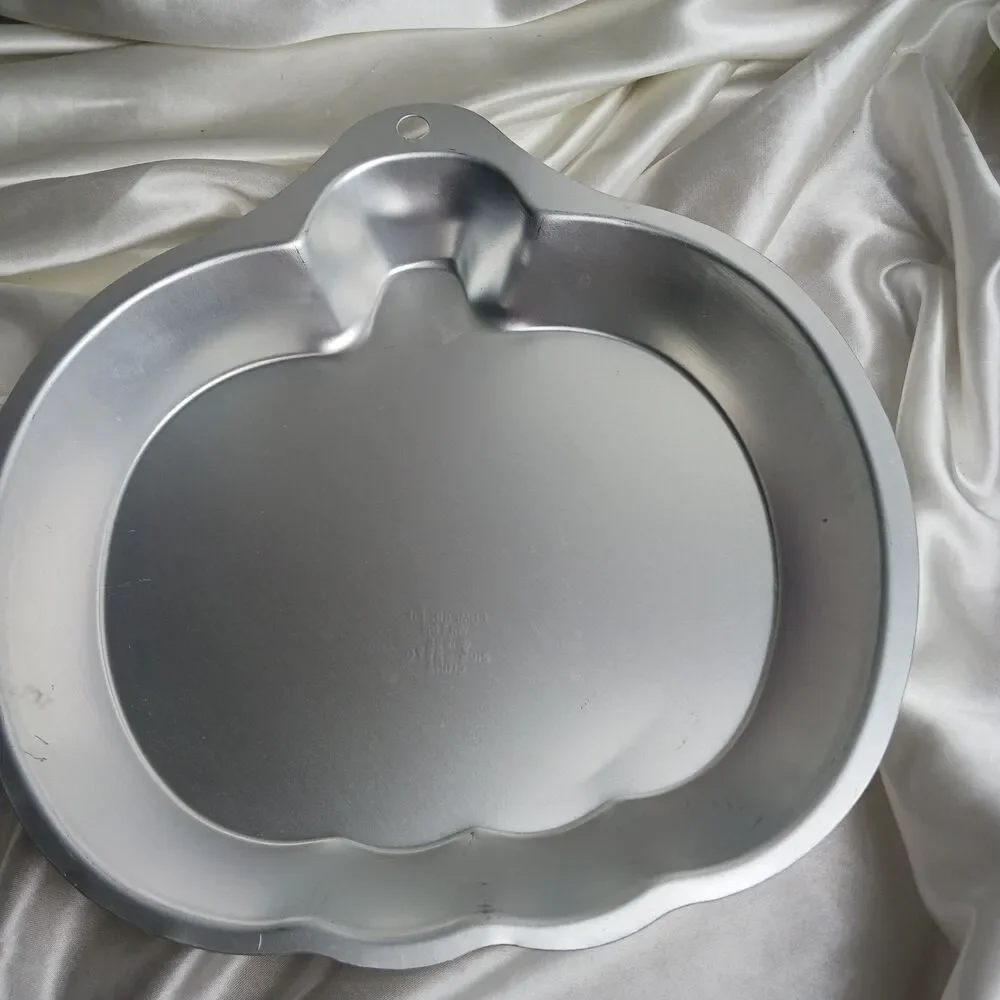 VINTAGE WILTON PUMPKIN PIE CAKE PAN
